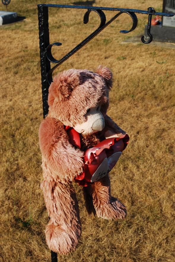 cemetary girls78 048